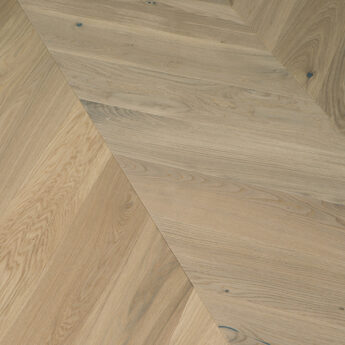 PARKET TGP 1L HRAST CHEVRON 45 BRETAGNE NATURAL KRT BELO OLJE 4-mV